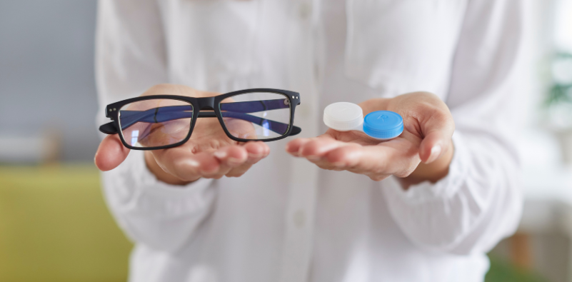 Choose between glasses or contact lenses Choose between glasses or contact lenses